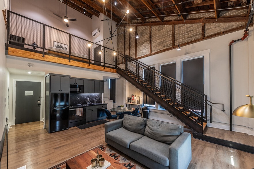 More Photos Of 1405 S Flores St, San Antonio Storefront Retail Residential For Sale