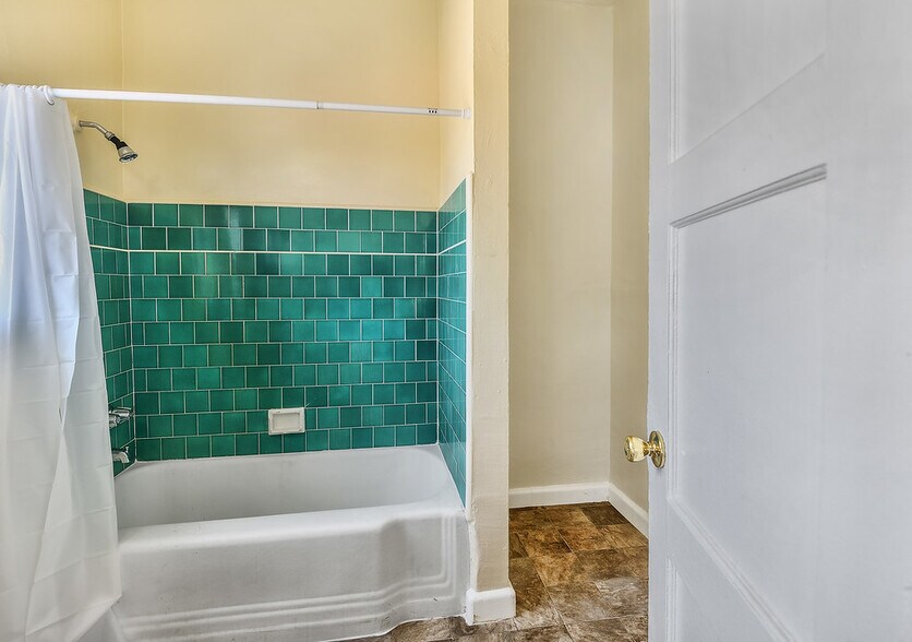 More Photos Of 721-729 S Alvarado St, Los Angeles Apartments For Lease