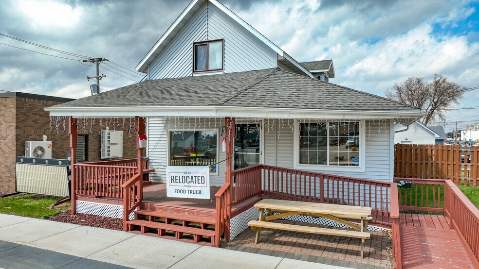 More Photos Of 613 E La Salle Ave, Barron Restaurant For Sale