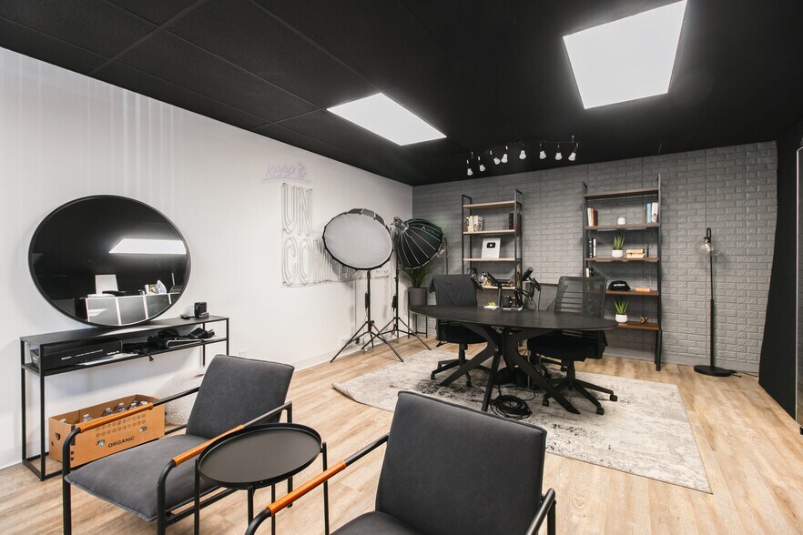 More Photos Of 21049 Devonshire St, Chatsworth Office Residential For Lease