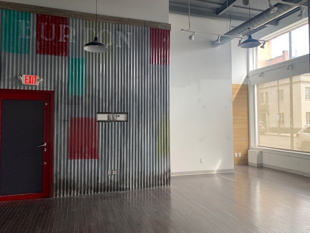 More Photos Of 162-164 College St, Burlington Loft Creative Space For Lease