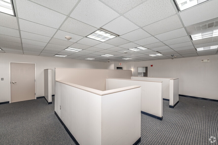 More Photos Of 7220 Wisconsin Ave, Bethesda Medical For Lease