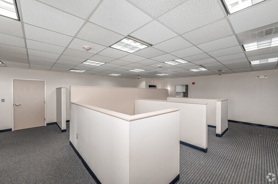 More Photos Of 7220 Wisconsin Ave, Bethesda Medical For Lease
