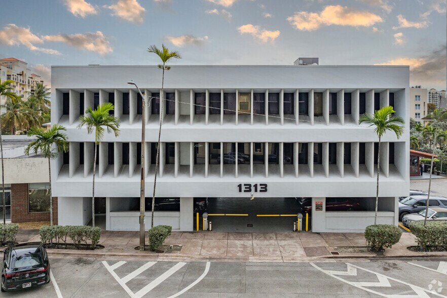 More Photos Of 1313 Ponce De Leon Blvd, Coral Gables Office For Lease