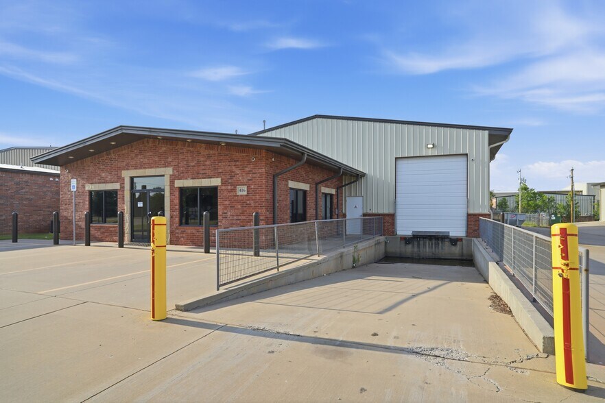 More Photos Of 416 NE 145th Pl, Edmond Warehouse For Lease