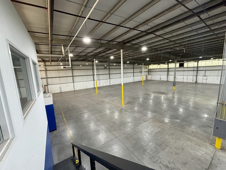 More Photos Of 104 Southeast Pky, Franklin Warehouse For Lease