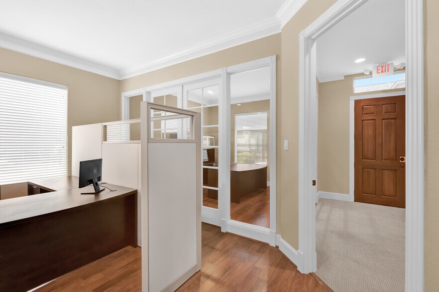 More Photos Of 11623 Spring Cypress Rd, Tomball Office For Sale