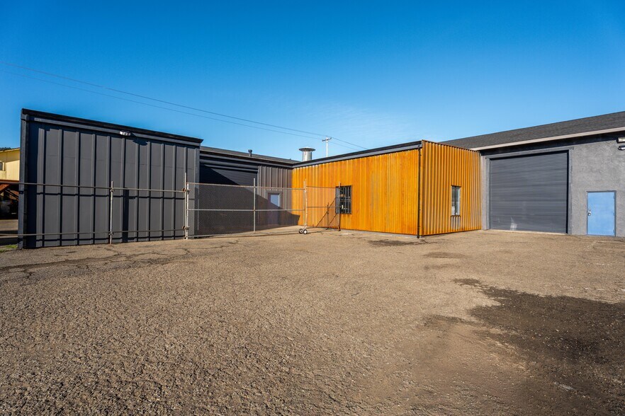 More Photos Of 902 Waugh Ln, Ukiah Warehouse For Sale
