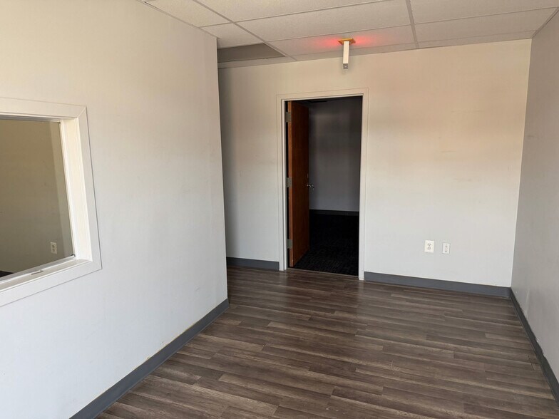 More Photos Of 8196 Terminal Rd, Lorton Showroom For Lease