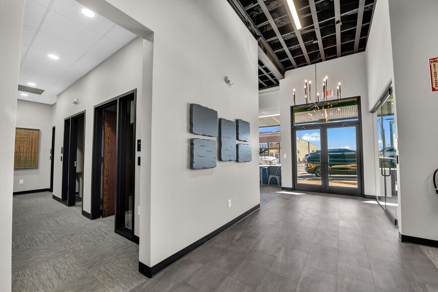 More Photos Of 203 N Main St, Weatherford Storefront Retail Office For Lease