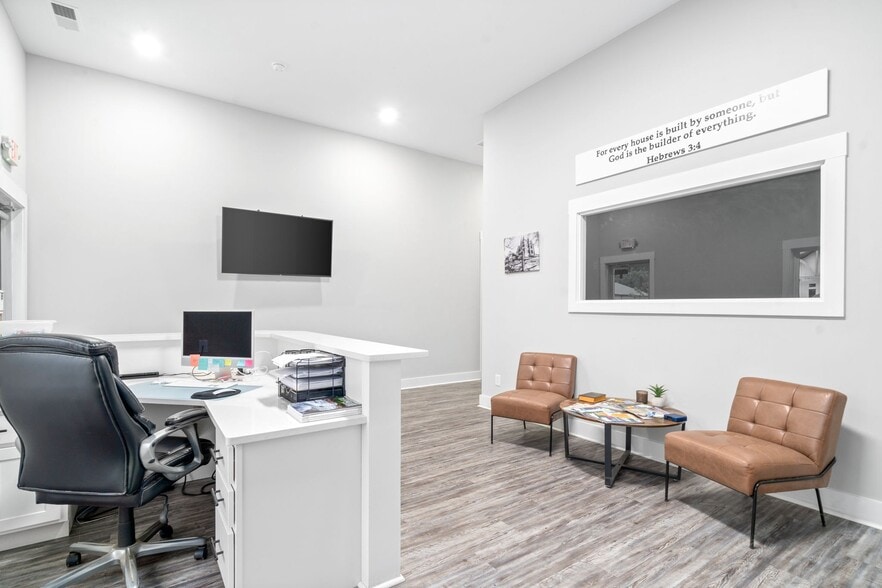 More Photos Of 1811 Mercantile Dr, Clarksville Light Distribution For Lease