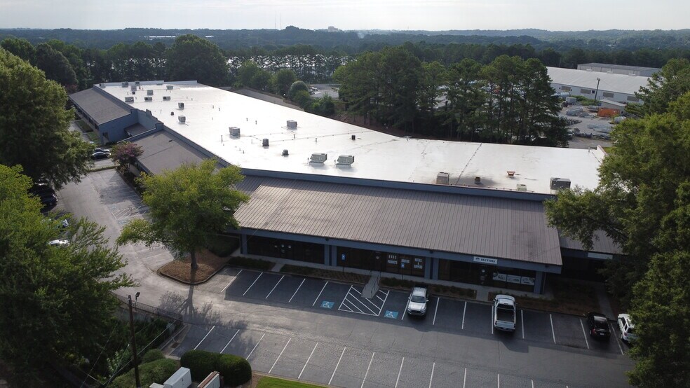 More Photos Of 2395 Pleasantdale Rd, Doraville Warehouse For Lease
