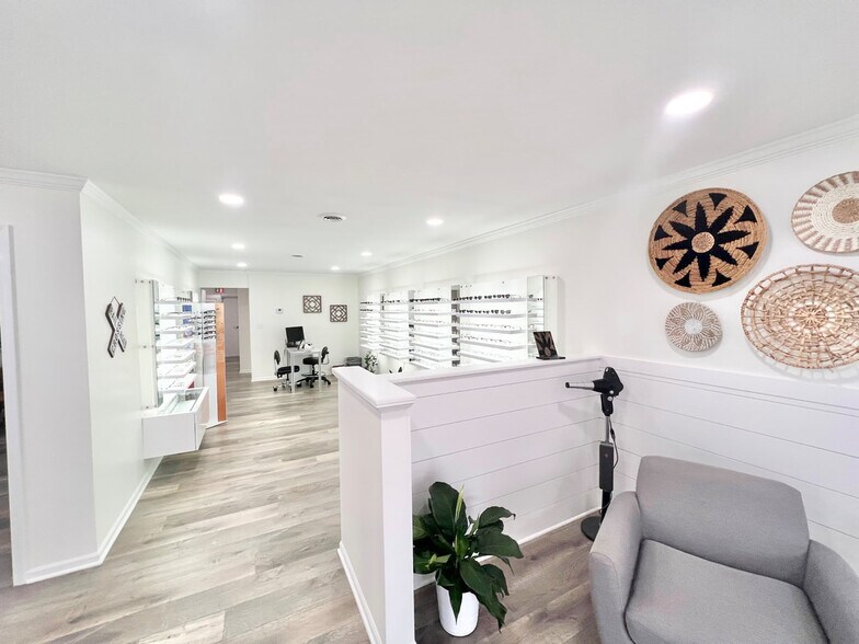 More Photos Of 101 S Central Ave, Eureka General Retail For Sale