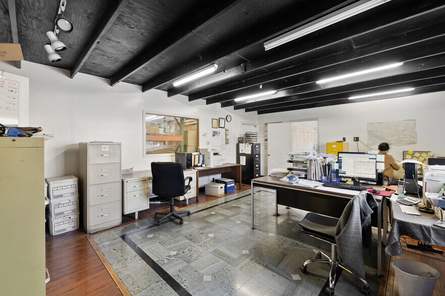 More Photos Of 1428 W South Central Park Ave, Anaheim Warehouse For Lease