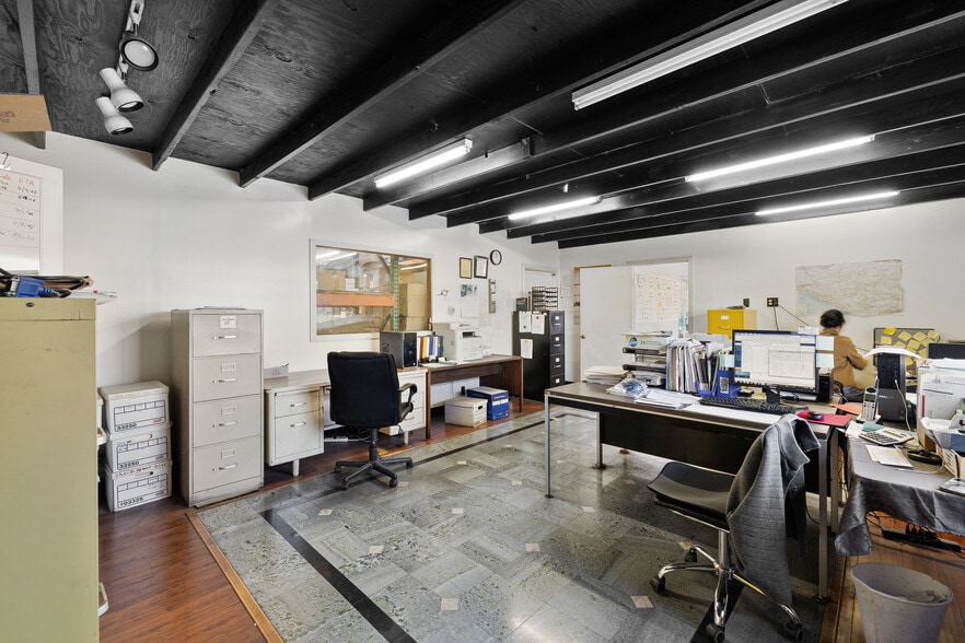 More Photos Of 1428 W South Central Park Ave, Anaheim Warehouse For Sale