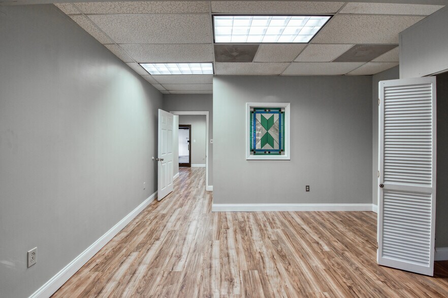 More Photos Of 5200 Park Rd, Charlotte Office For Lease