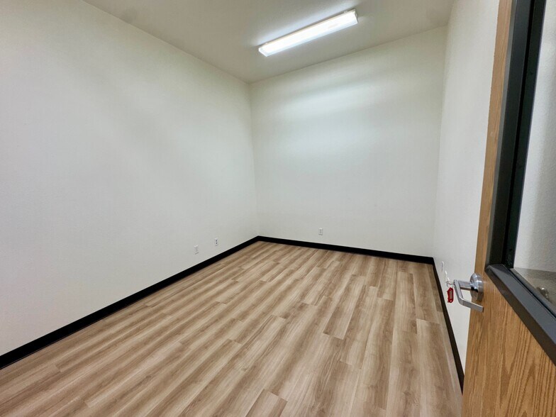 More Photos Of 1300 N Boulder Hwy, Henderson Auto Repair For Lease