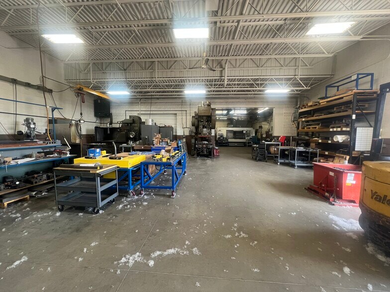 More Photos Of 2161 NE 107th Ln, Blaine Manufacturing For Sale