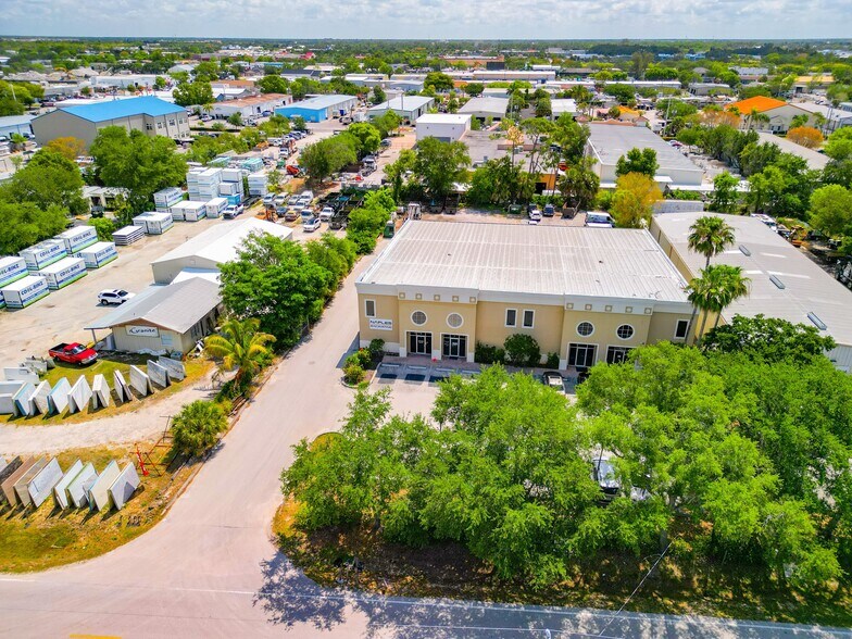 More Photos Of 5780 Taylor Rd, Naples Showroom For Sale