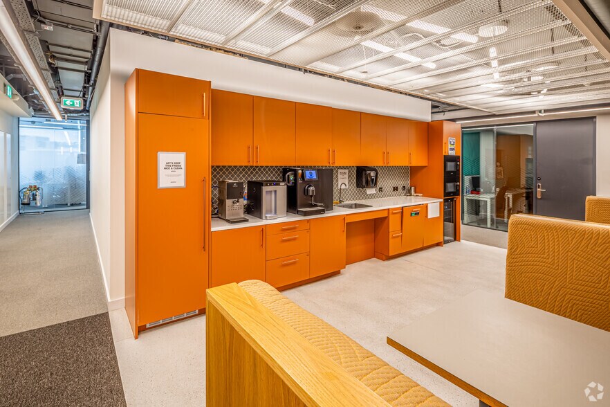 More Photos Of 25 Wilton Rd, London Coworking Space