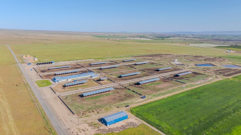 More Photos Of 1400 Lewandowski Rd, Sunnyside Specialty For Sale