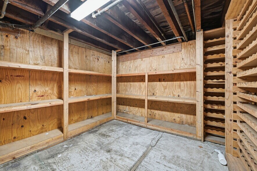 More Photos Of 1037 Valencia St, San Francisco General Retail For Lease