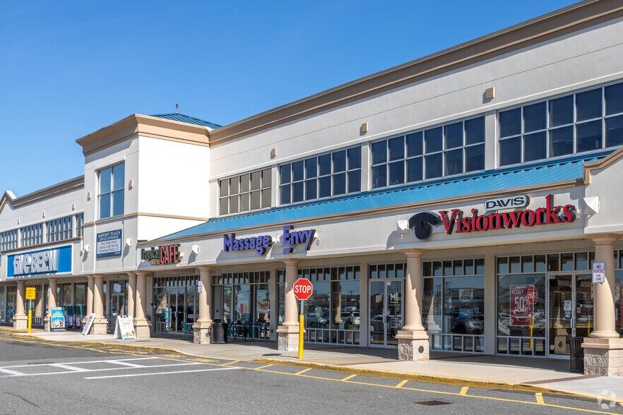 More Photos Of 201-234 Airport Plaza Blvd, Farmingdale Storefront Retail Office For Lease