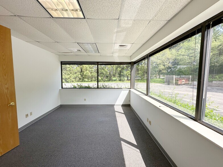 More Photos Of 2004 Fox Dr, Champaign Medical For Sale