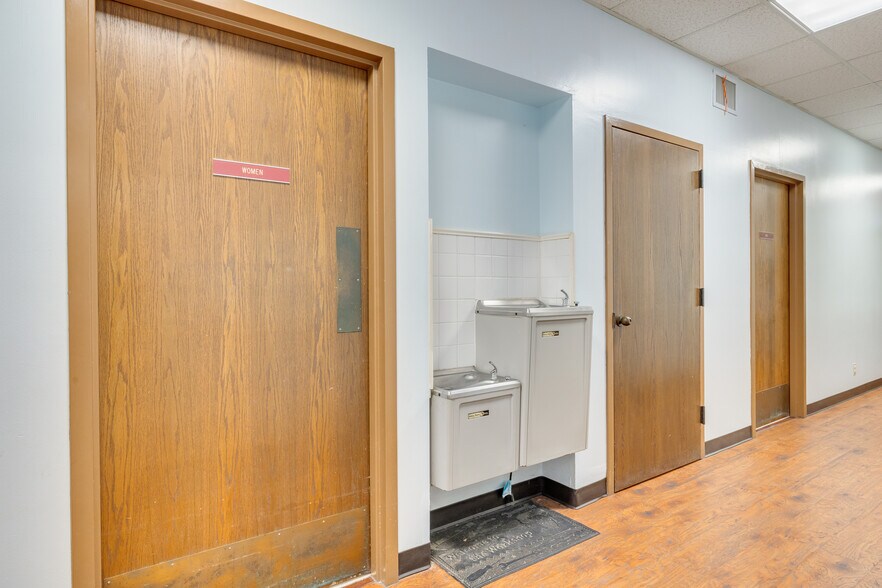 More Photos Of 3170 N McMullen Booth Rd, Clearwater Schools For Lease