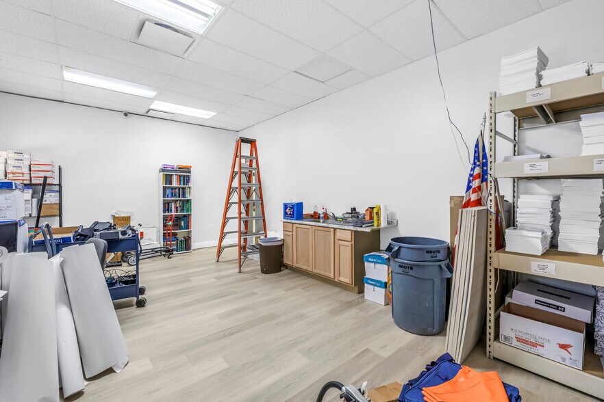 More Photos Of 8440 4th St N, Saint Petersburg Freestanding For Lease