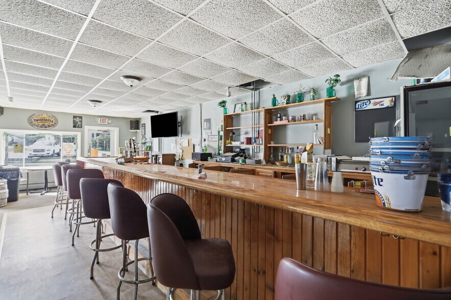 More Photos Of 14811 Broadway Ave, Frostburg Bar For Sale