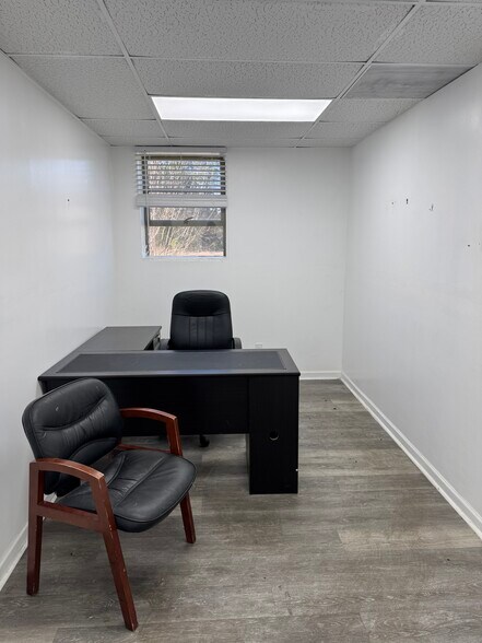 More Photos Of 405 Mayfield Rd, Warrenton Warehouse For Sale