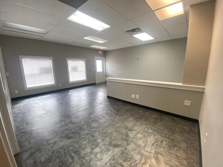 More Photos Of 202 W Lakeway Rd, Gillette Storefront For Sale