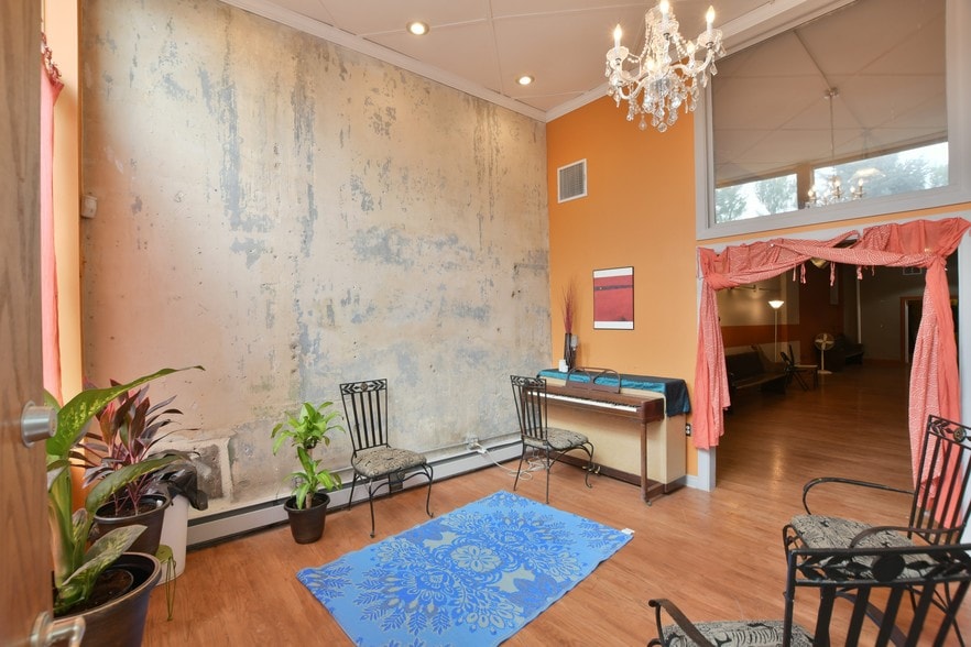 More Photos Of 2700 Arapahoe St, Denver Storefront Retail Office For Lease