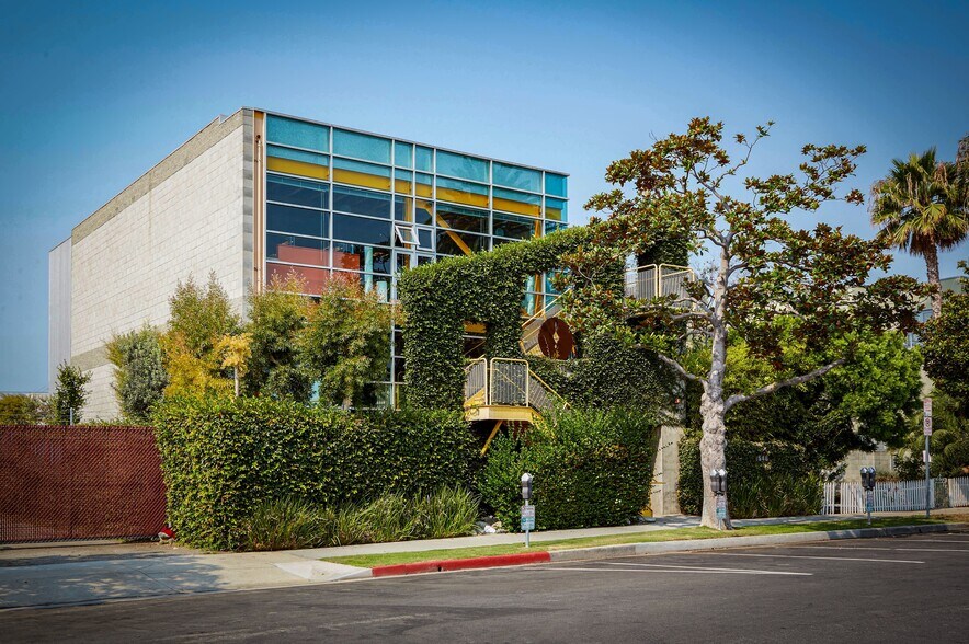 More Photos Of 1548 9th St, Santa Monica Loft Creative Space For Sale