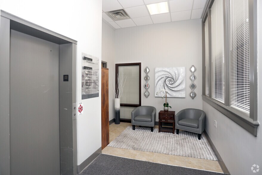 More Photos Of 110-114 N 9th St, Noblesville Storefront Retail Office For Lease