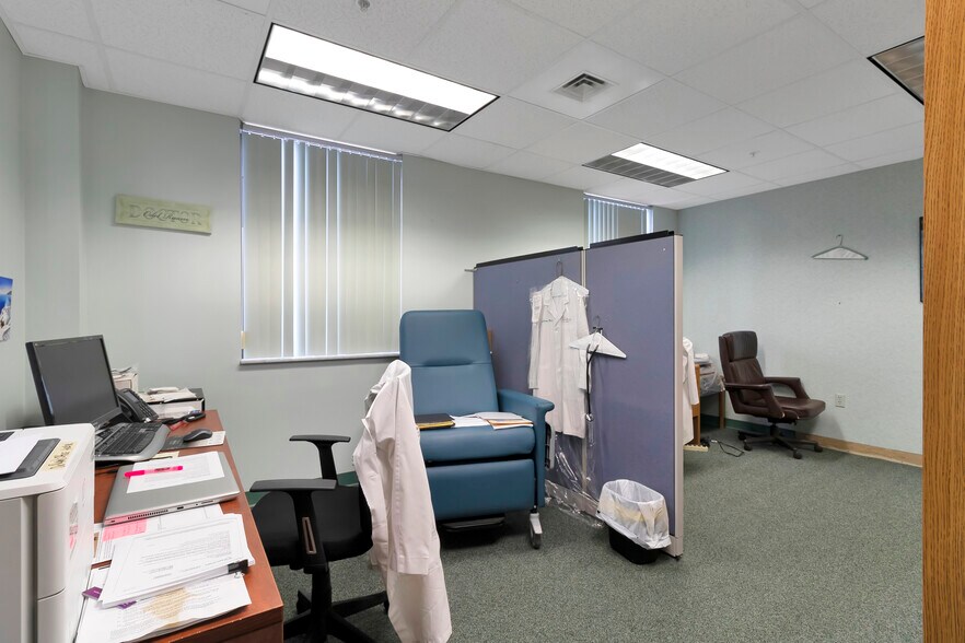 More Photos Of 2525 Harbor Blvd, Port Charlotte Medical For Lease