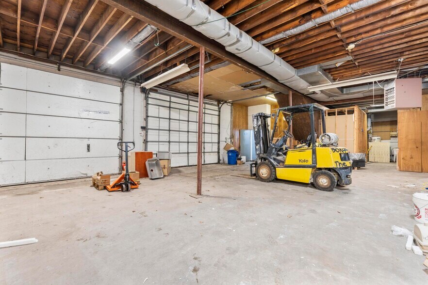 More Photos Of 62 Newton Ave, Plainville Auto Repair For Lease