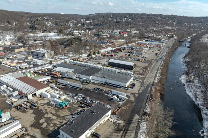More Photos Of 176 Chase River Rd, Waterbury Manufacturing For Lease