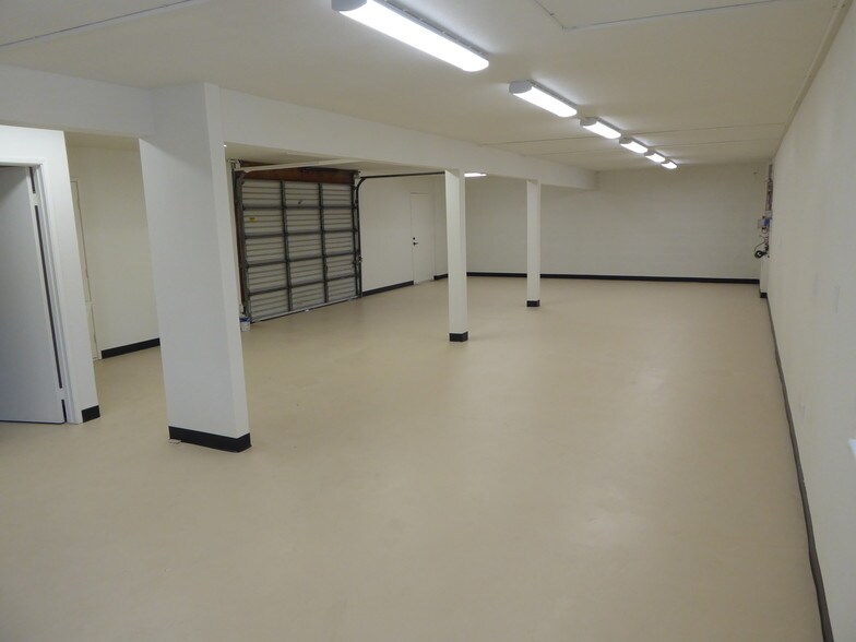 More Photos Of 1540 Pioneer Way, El Cajon Light Distribution For Lease