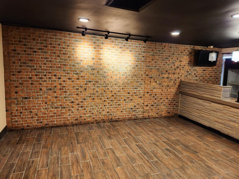 More Photos Of 1600 Euclid Ave, Des Moines Fast Food For Sale