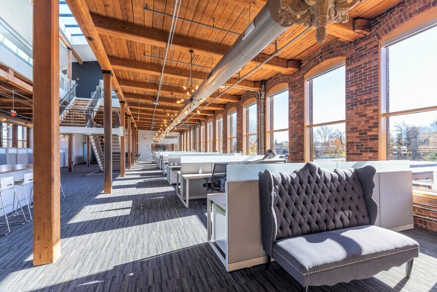 More Photos Of 480 Pleasant St, Watertown Office For Lease