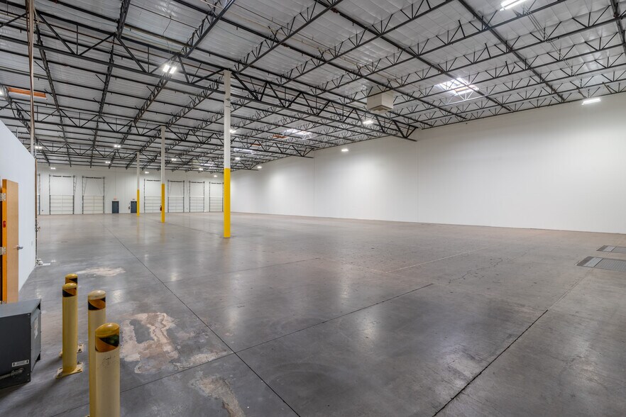 More Photos Of 1250 E Hadley St, Phoenix Distribution For Lease