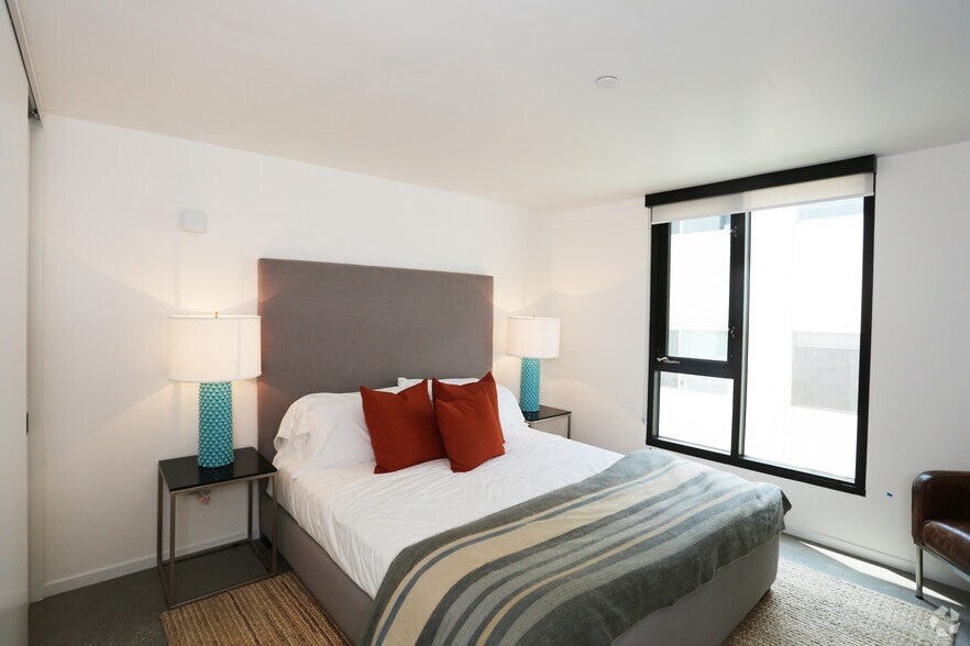 More Photos Of 8350-8358 Santa Monica Blvd, West Hollywood Apartments For Lease