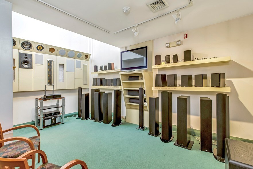More Photos Of 2845 Middle Country Rd, Lake Grove Storefront Retail Office For Sale