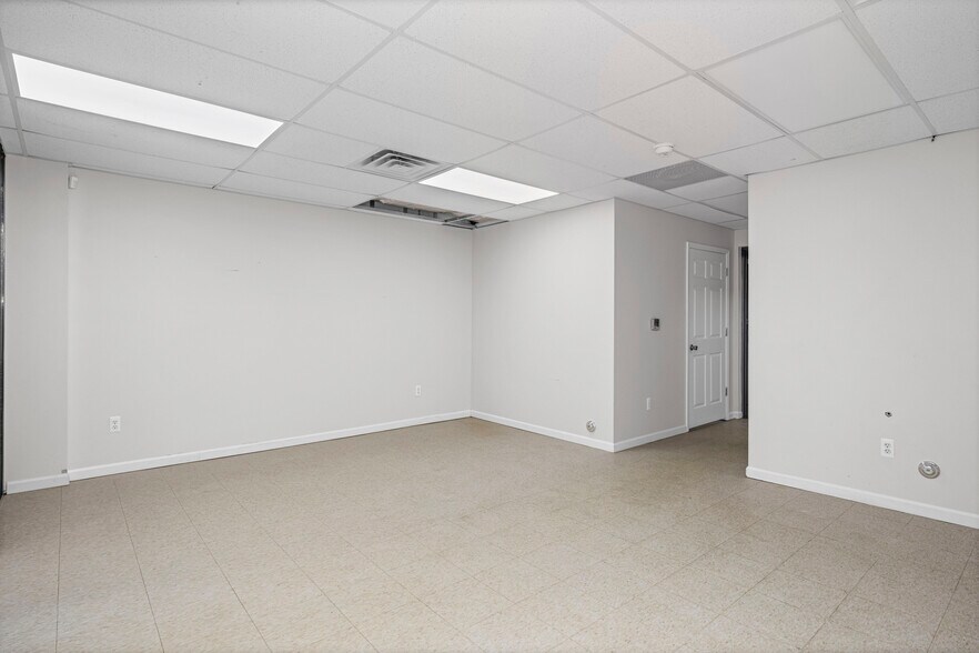 More Photos Of 35628 Jefferson Ave, Harrison Township Medical For Lease