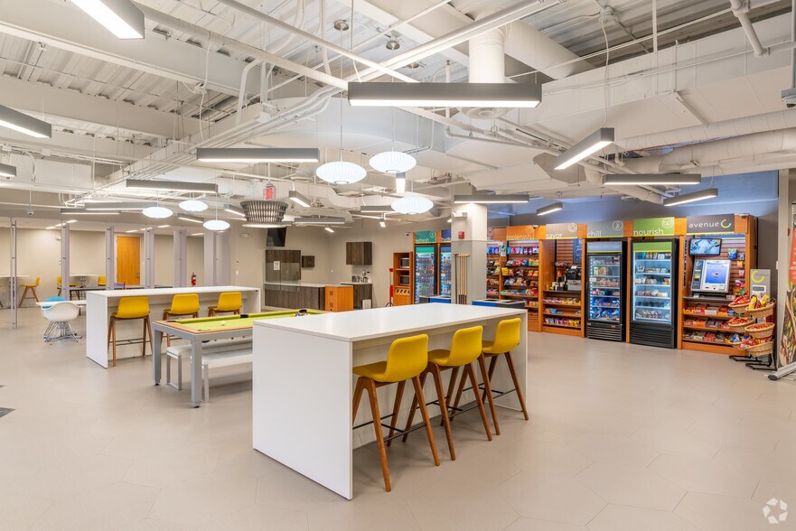 More Photos Of 2333 Waukegan Rd, Bannockburn Unknown For Lease