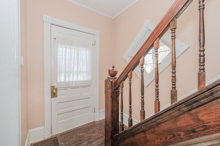 More Photos Of 20 N Main St, Marlboro Office For Sale