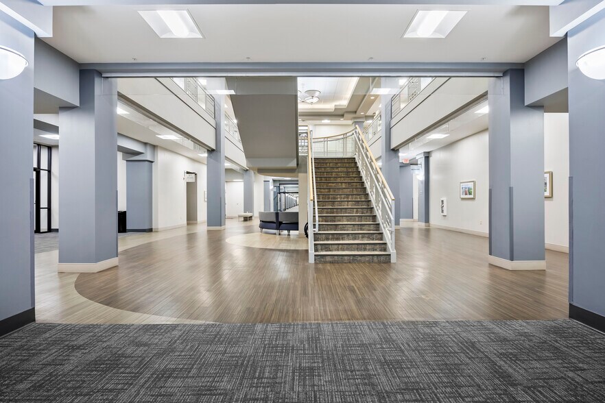 More Photos Of 711-713 Troy Schenectady Rd, Latham Medical For Lease