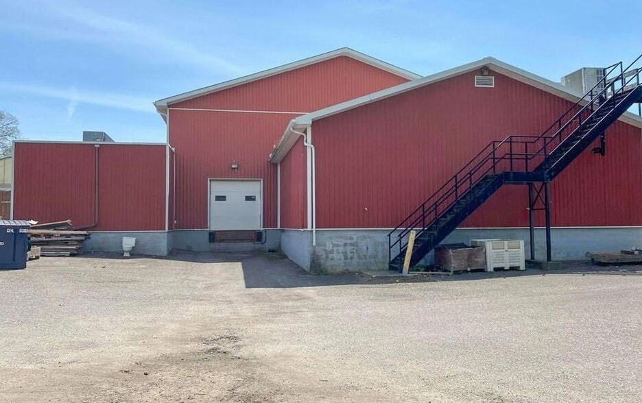 Primary Photo Of 537 Ontario St, St Catharines Supermarket For Sale